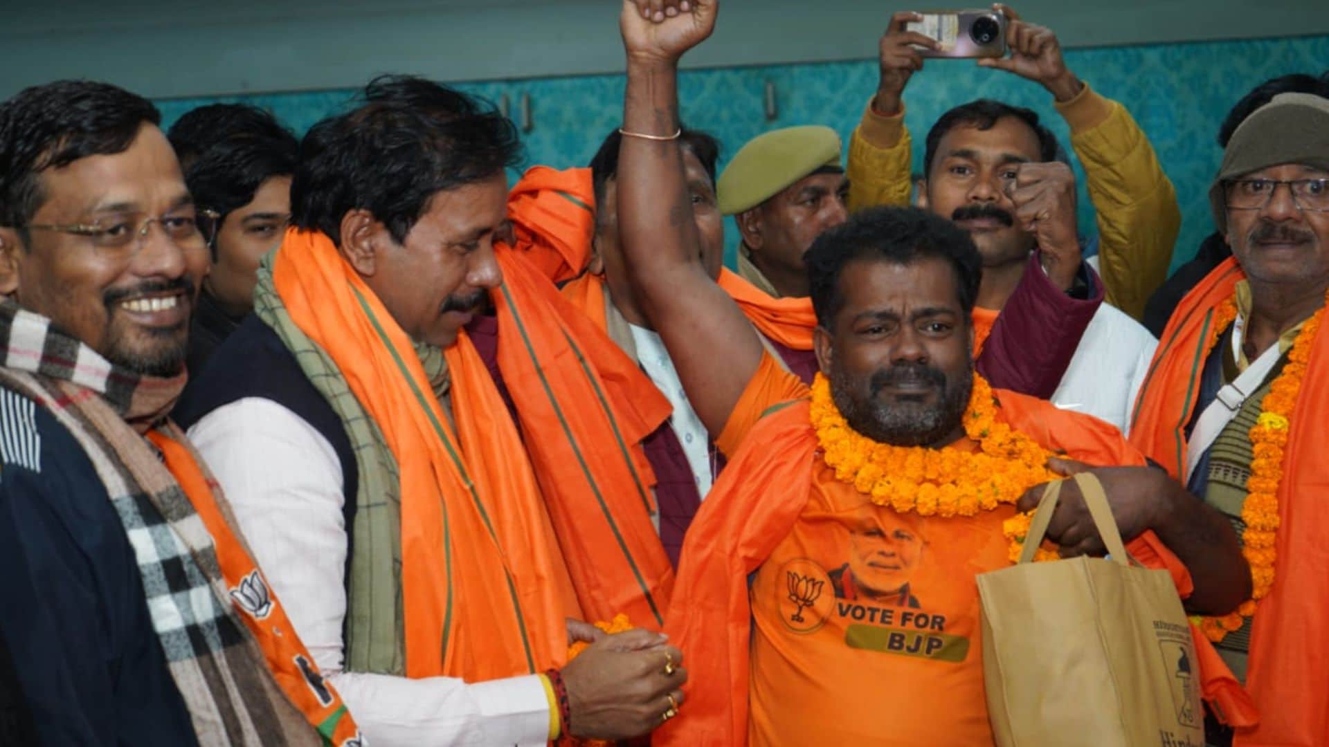 Kashi Tamil Sangamam 4.0 Third contingent from Tamil Nadu arrives grand welcome with drum playing in varanasi