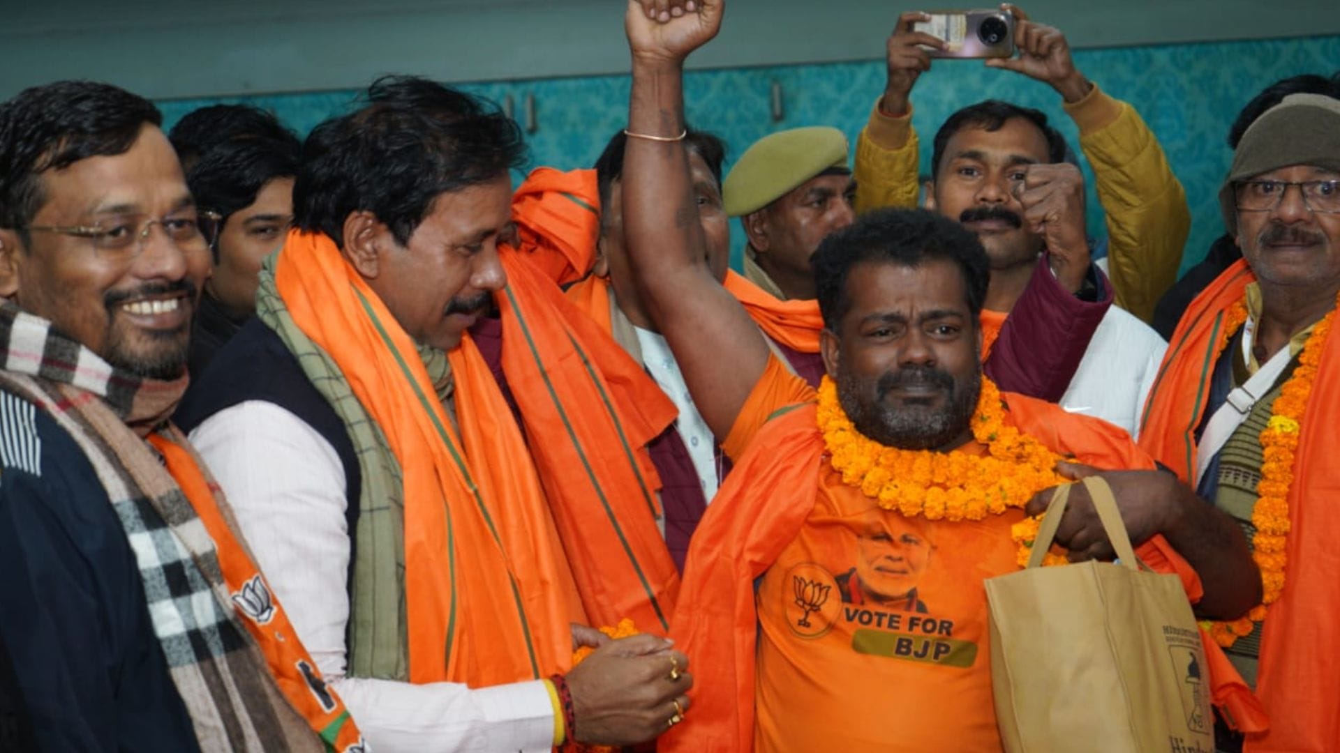Kashi Tamil Sangamam 4.0 Third contingent from Tamil Nadu arrives grand welcome with drum playing in varanasi