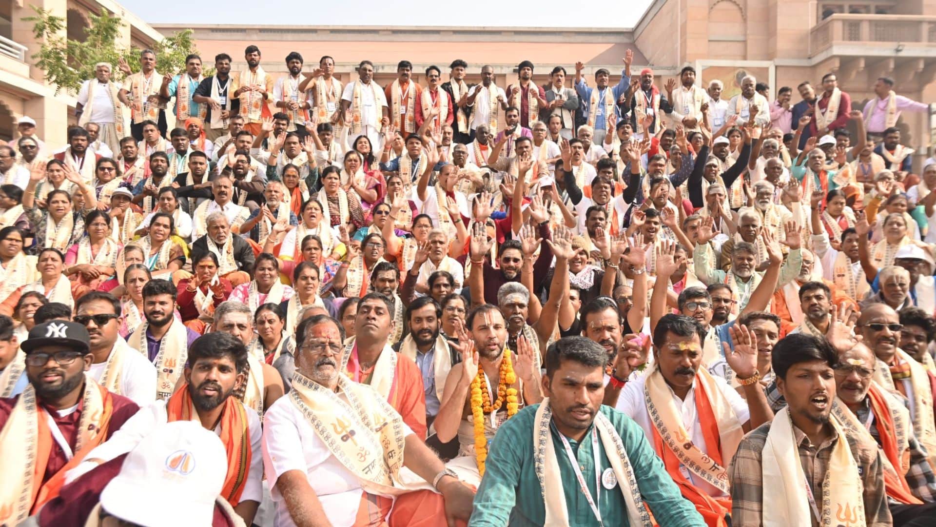 Kashi Tamil Sangam Third group visits Baba Vishwanath temple, mesmerized by grand corridor in varanasi