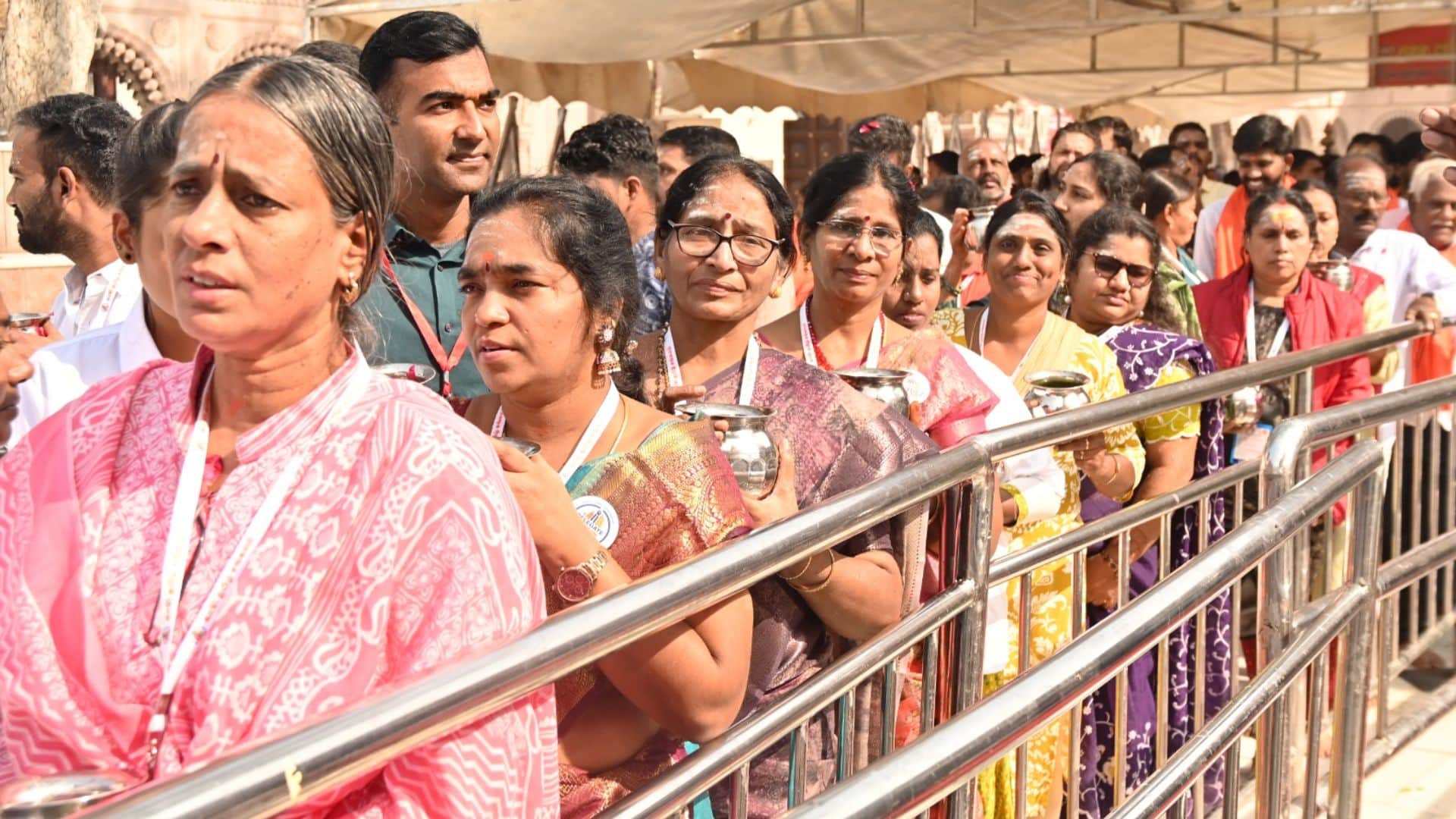 Kashi Tamil Sangam Third group visits Baba Vishwanath temple, mesmerized by grand corridor in varanasi
