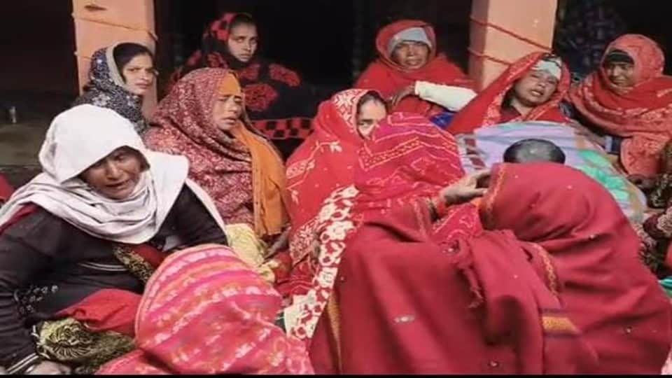 Moradabad: auto rickshaw overturned after collision, which is why three young people lost their lives