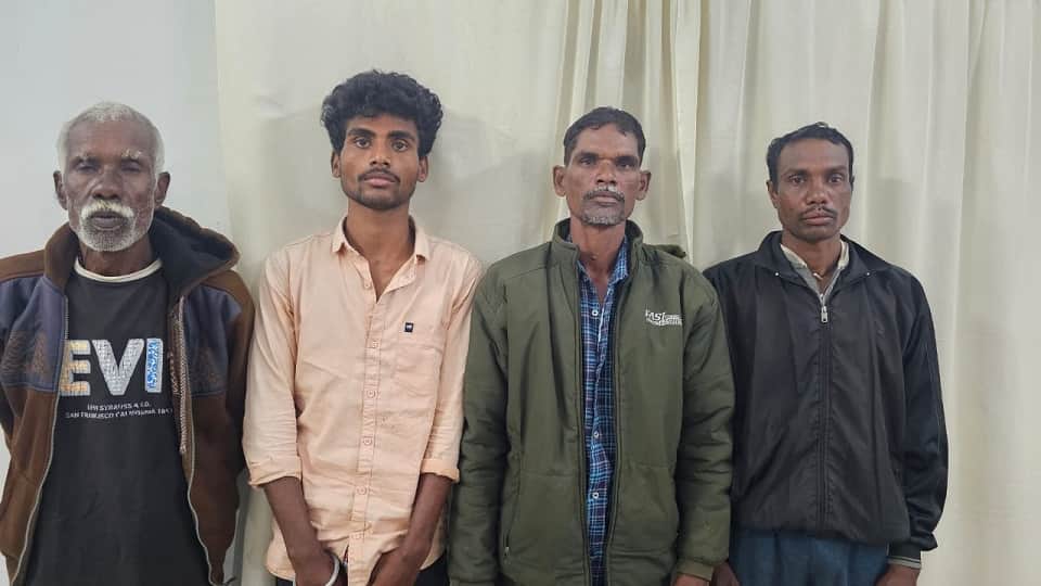 पुलिस की गिरफ्त में आरोपी