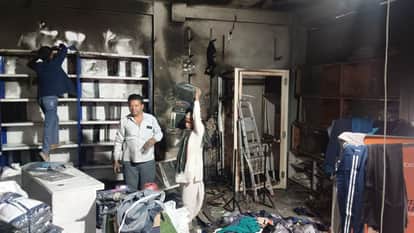 Dhar News: Massive fire breaks out at sports goods shop in Rajgarh, goods worth lakhs reduced to ashes