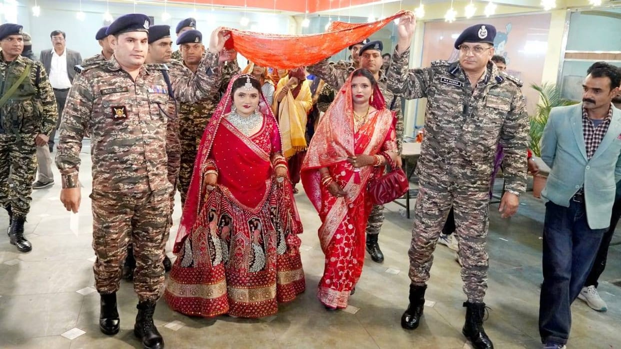 UP: CRPF personnel show affection at martyr's daughter's wedding in Amethi... follow tradition by holding chun