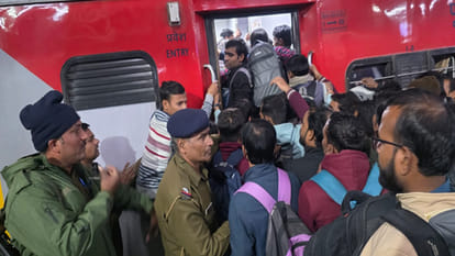 Kanpur: Candidates throng Central, occupying reserved coaches; RPF and GRP evacuate coaches