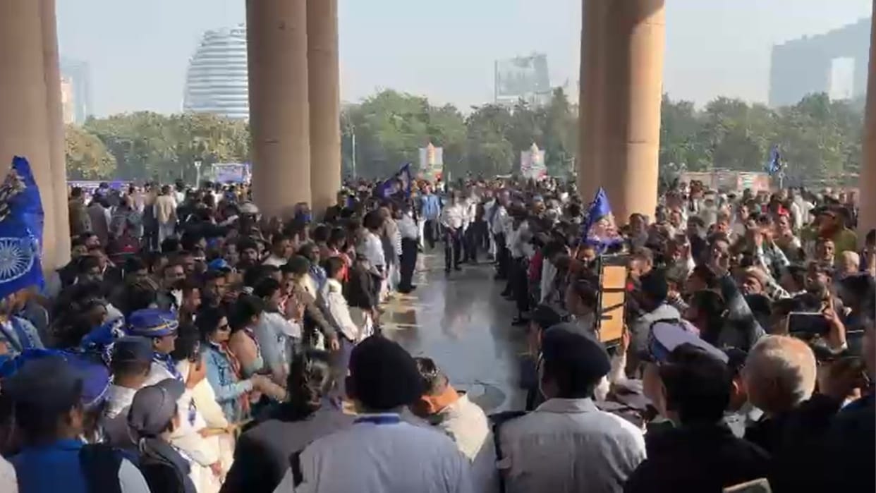 diversion at many places due to arrival workers at Dalit Prerna Sthal On occasion of Parinirvan Diwas in noida