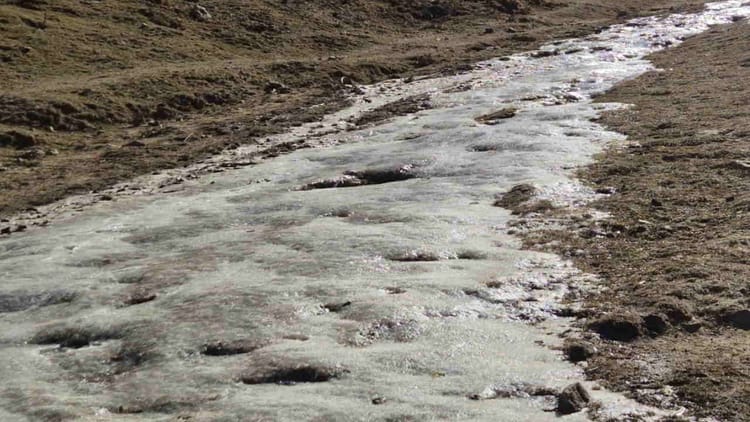 Chamoli: औली के स्कीइंग स्लोप में जमा नाला, हाड़ कंपा देने वाली ठंड, ऊंचाई वाले इलाकों में बर्फबारी के आसार