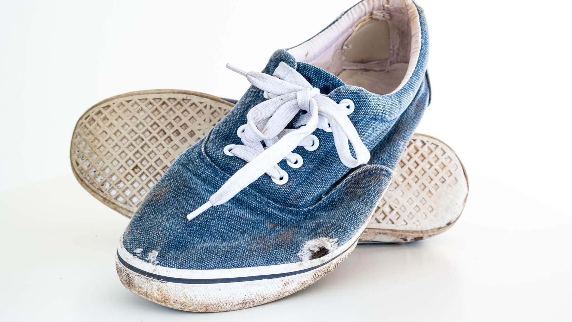 Vastu tips torn shoes can spoil your luck fate hue jute pahnane se kya hota hai