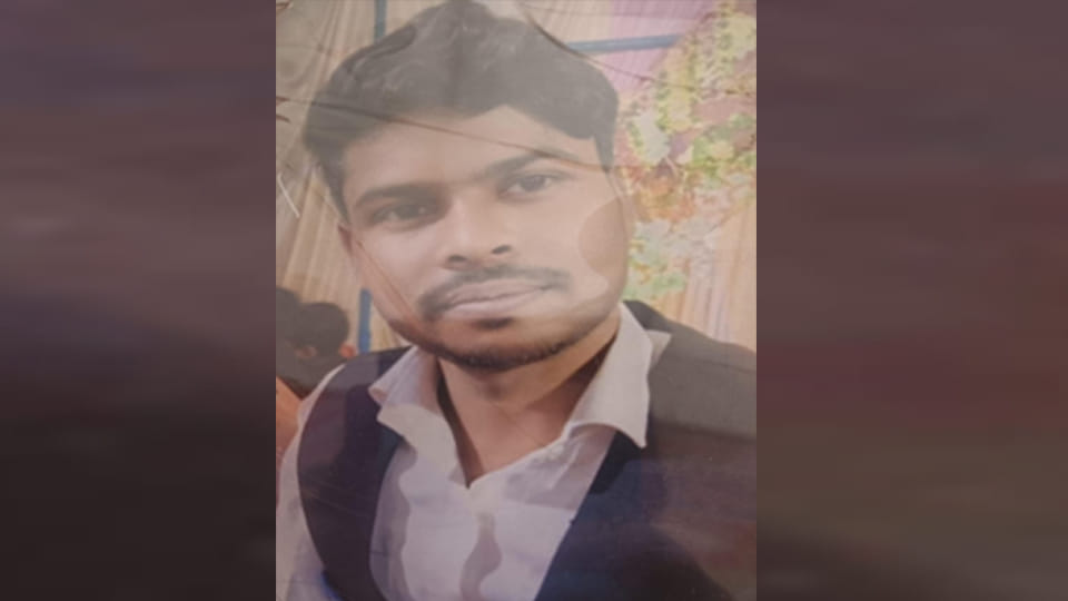 UP: Body of a man accused of Misdeeds with girl found hanging