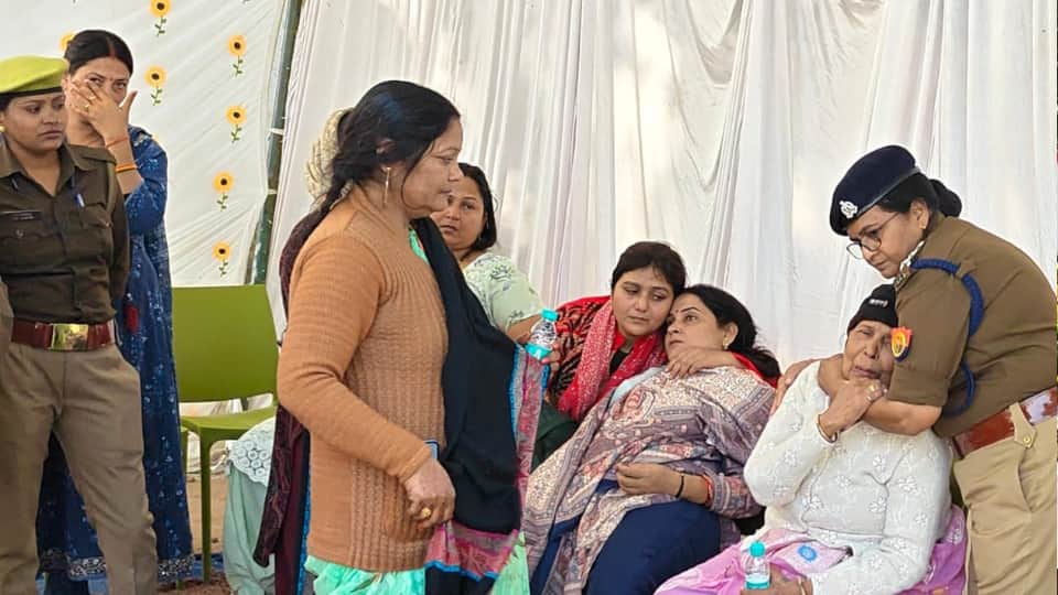 jalaun sho Death case chatting on mobile between female constable and station in-charge before incident