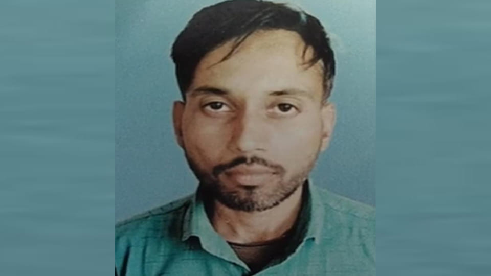 Kanpur: Husband commits suicide by jumping in front of a train