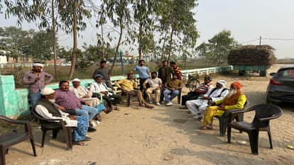 Discussion on Panchayat elections in Sunderpur village of Pilibhit