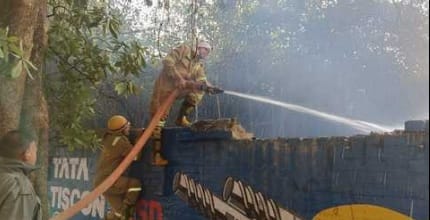 Kanpur Fire breaks out in residential area Fire tenders stuck in traffic took 40 min to cover two kilometers