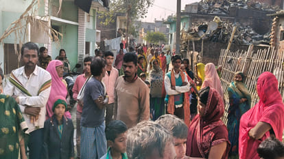 In Kushinagar, an uncle stabbed his mother to death in front of his children news in hindi