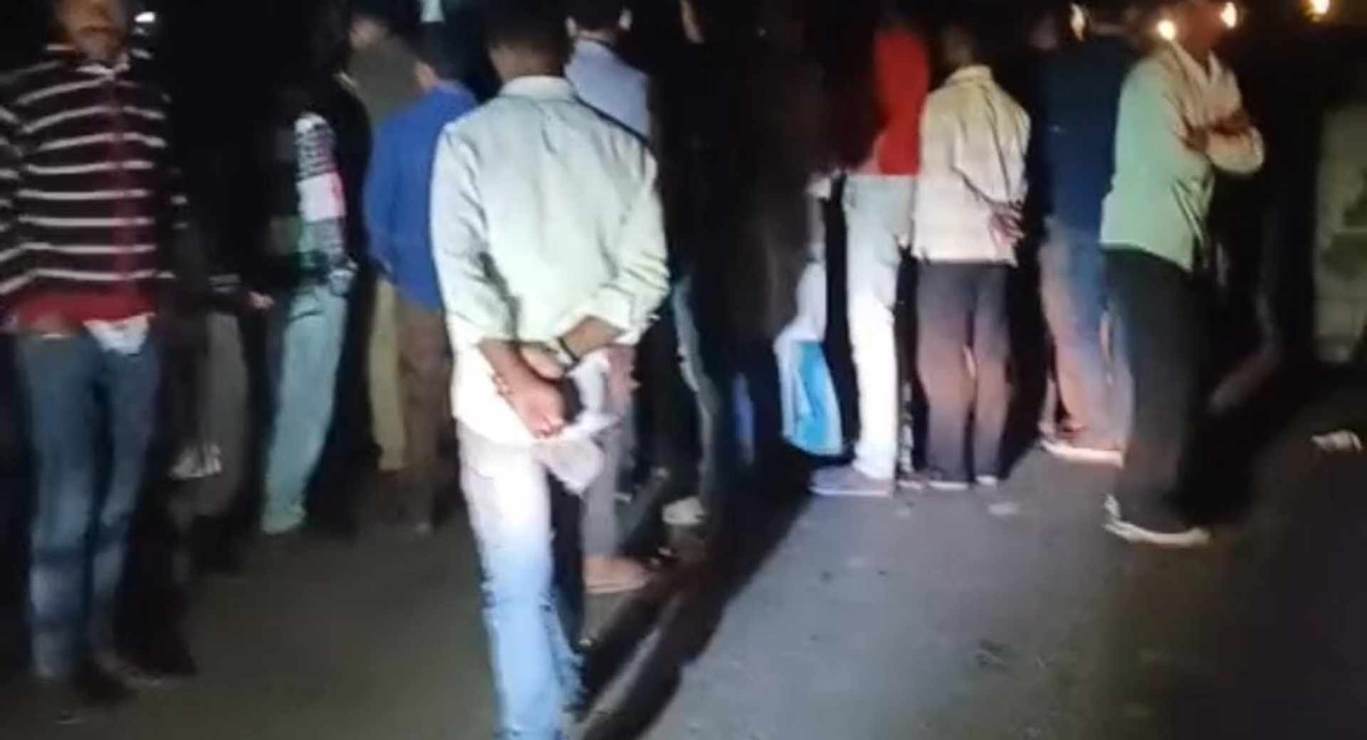 मौके पर मौजूद लोग