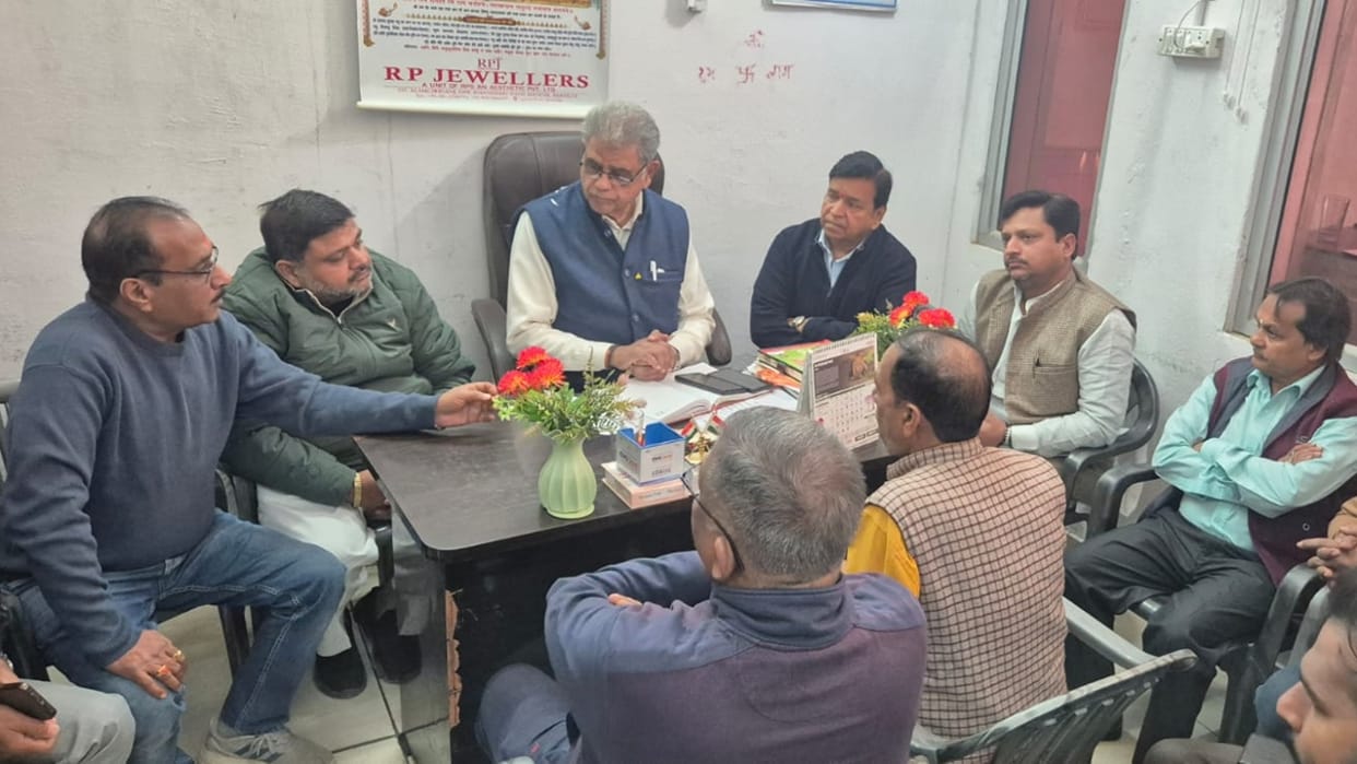 dispute between BJP leader and nagar panchayat EO sparking a caste-based conflict on social media in bareilly