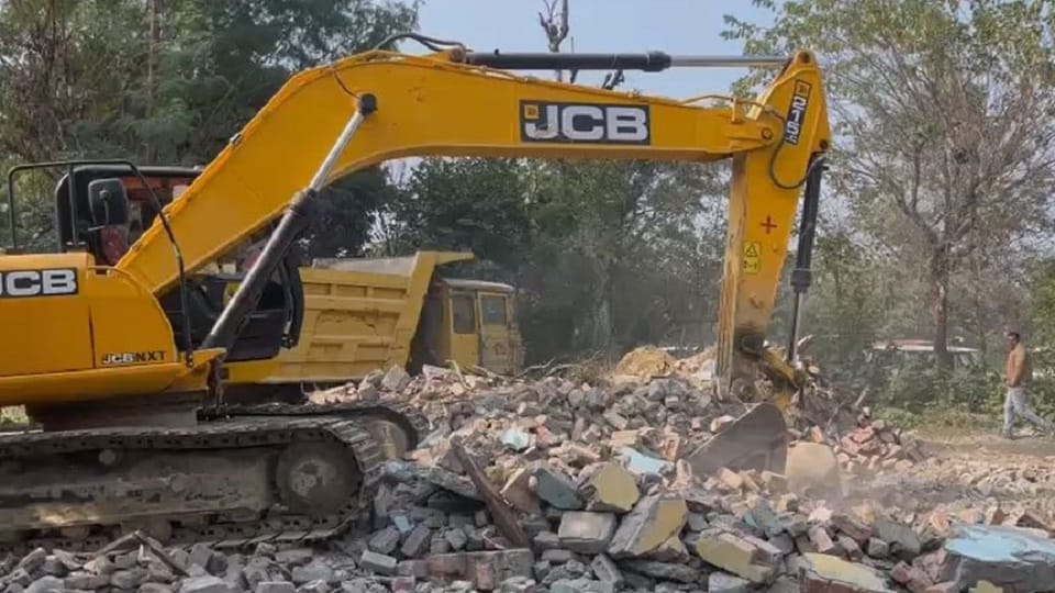 The administration removed encroachment from Puchri ramnagar