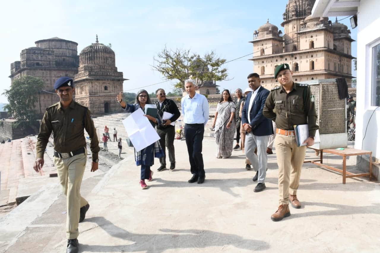 MP News: CS inspected construction work in Orchha, said- develop it as a world class tourist destination
