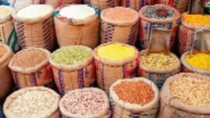 Global food prices fall, milk, oil and sugar become cheaper prices recorded a decline third consecutive month