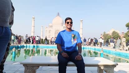 ताजमहल देखने पहुंचीं दीप्ति शर्मा।