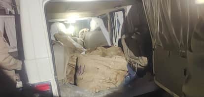 Action taken in Ranthambore, Sawai Madhopur; a Bolero vehicle illegally transporting fish was seized.