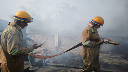 Kanpur: fire broke out at Universal Tannery, teenager was burned while trying to extinguish it
