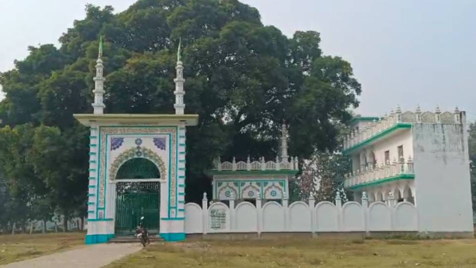 flag hoisted on top of Ram Temple in Ayodhya but foundation of mosque has not even been laid