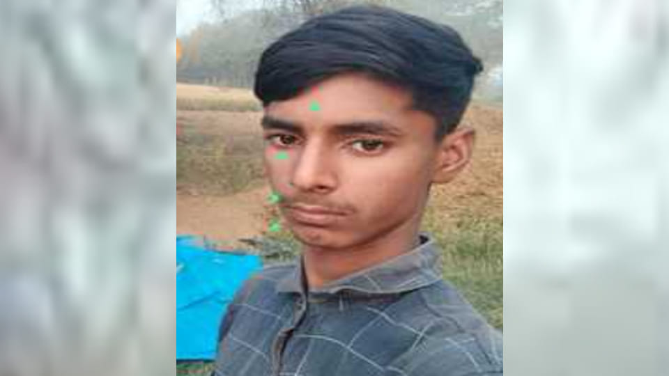 Banda: Uncontrolled tractor overturns in canal, one dead, two injured