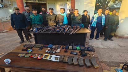 Major blow to Naxalism 12 Maoists including Ramdher who carried a reward of one crore rupees surrender MMC zon