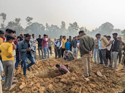 Barabanki: The body of a young man who died four months ago was exhumed from his grave.
