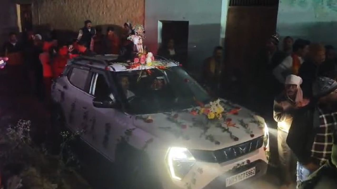 Pinky Sharma married the idol of Banke Bihari in Budaun