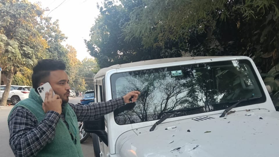 BJP worker Thar vehicle fired upon and attacked with axe in Mohali