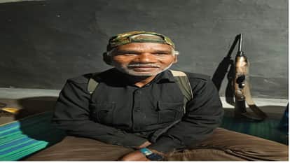 one crore bounty Naxalites ccm ramdher majji surrendered with Twelve naxalites in CG