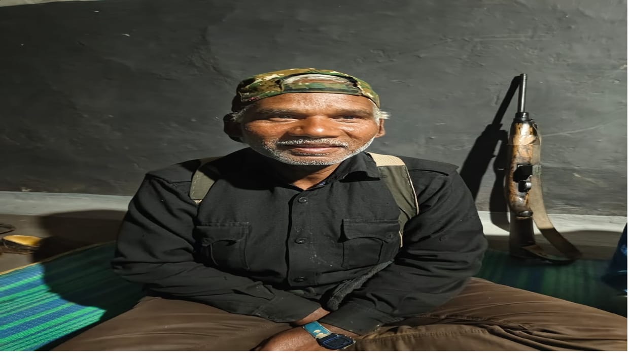 one crore bounty Naxalites ccm ramdher majji surrendered with Twelve naxalites in CG