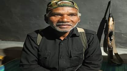 Major blow to Naxalism 12 Maoists including Ramdher who carried a reward of one crore rupees surrender MMC zon