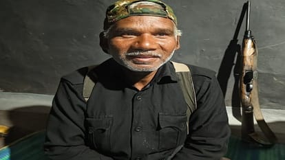 Major blow to Naxalism 12 Maoists including Ramdher who carried a reward of one crore rupees surrender MMC zon