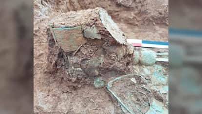 Elaborate 2,700-year-old tomb in Greece contains burial of a woman with an upside-down crown