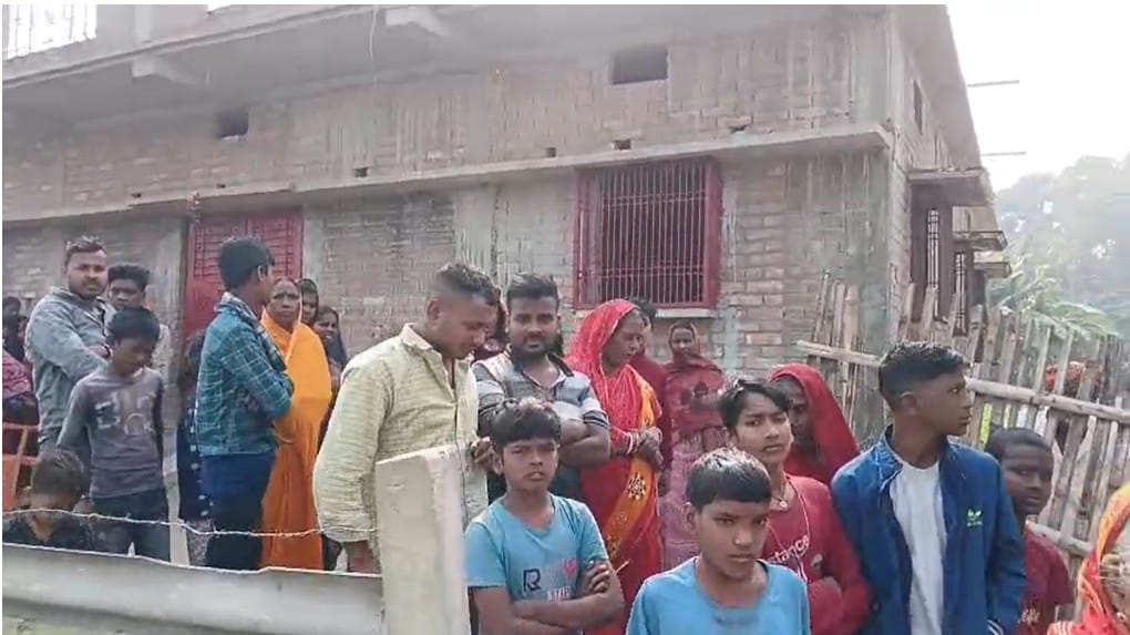 Bihar: Bengal woman creates ruckus in Vaishali after husband accused of second marriage news in hindi