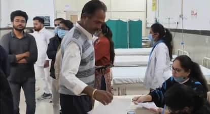 girls-hostel-gas-smoke-students-fall-ill-two-in-icu-investigation-continues