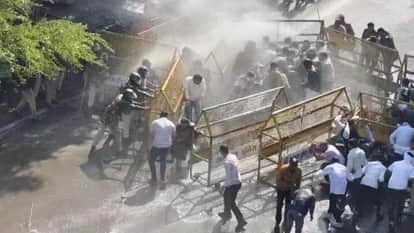 Indore News Congress and Youth Congress protest at Collectorate against crime and metro planning, police use w