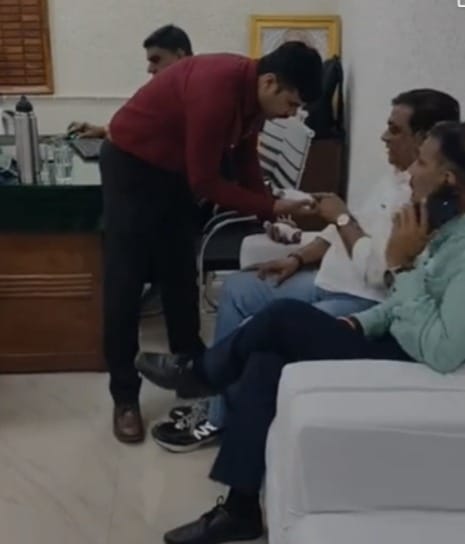 Deputy Agriculture Director arrested red-handed while accepting bribe, Lokayukta police takes major action