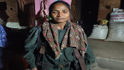 Major blow to Naxalism 12 Maoists including Ramdher who carried a reward of one crore rupees surrender MMC zon