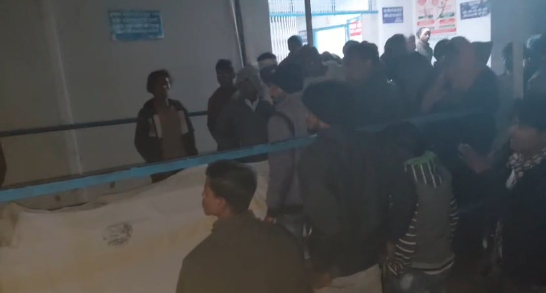 मौके पर जुटी भीड़