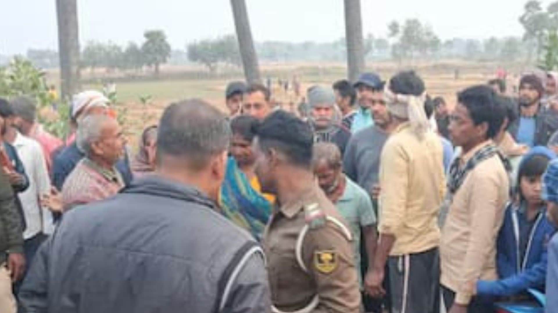 मौके पर मौजूद लोग