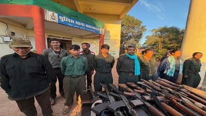 Major blow to Naxalism 12 Maoists including Ramdher who carried a reward of one crore rupees surrender MMC zon