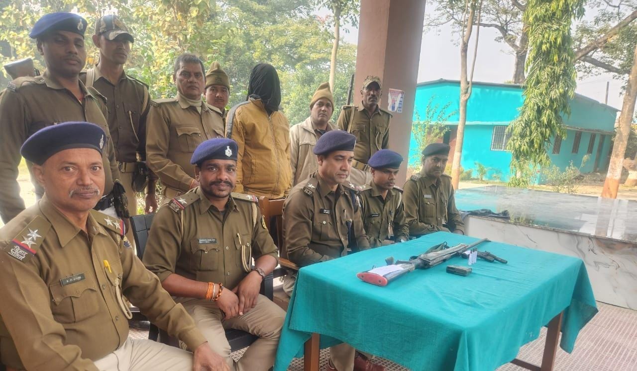 पुलिस की गिरफ्त में आरोपी