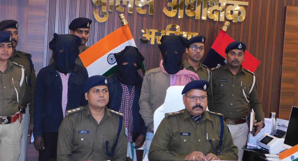 raniganj police arrests youth viral gun video deshi katta recovered araria