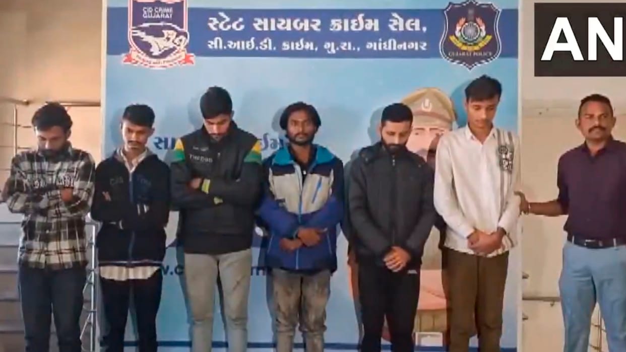 Gujarat:  Cyber Crime Cell  busted a cyber fraud operation, arresting 10 people