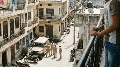teenager attempted to jump from third floor but police officer saved him In Anupshahr