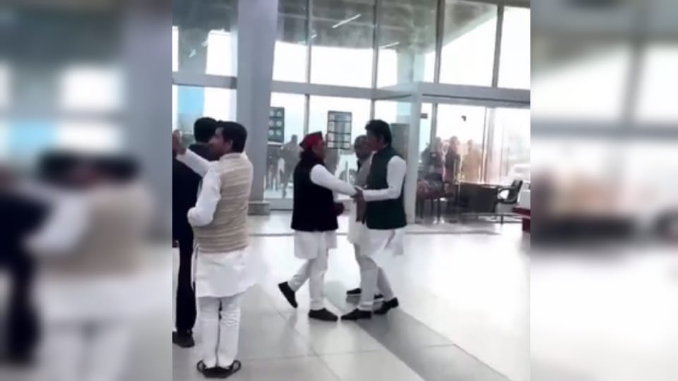 Akhilesh Yadav Side Meeting Video at Saharanpur Sarsawa Airport Goes Viral
